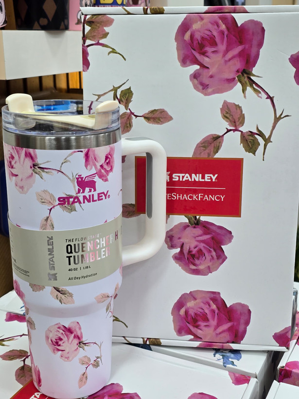 ماگ استنلی دسته دار طرح کادویی همراه با جعبه زیبا (۱.۱۸ لیتر ) Quencher H2.O Tumbler