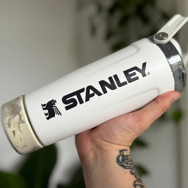 شیکر استنلی ۵۹۰ میلی لیتر مخزن دار مدل Activate Shaker Bottle