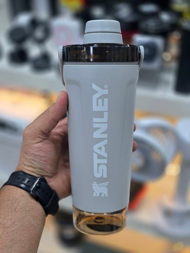 شیکر استنلی ۵۹۰ میلی لیتر مخزن دار مدل Activate Shaker Bottle